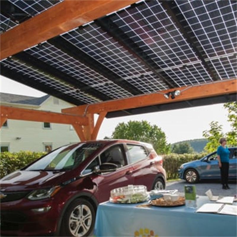 住宅用ソーラーパネルカーポート