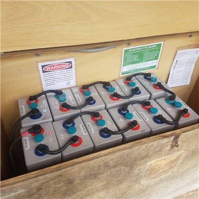 24V オフグリッドバッテリーバンク